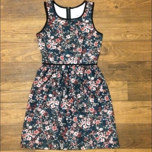 Brand 🆕 vintage black floral dress