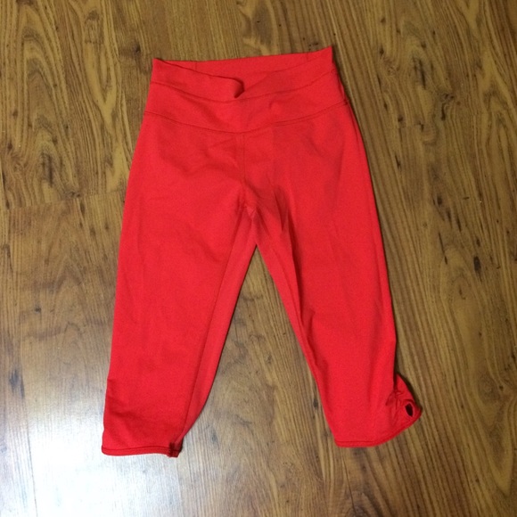 Red crop lululemon pant size 6