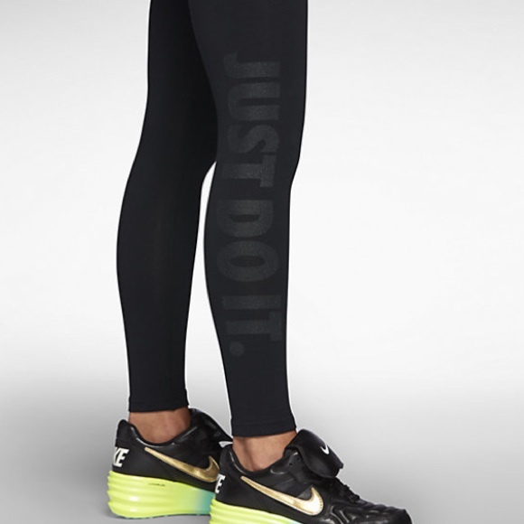 Nike Pants - Nike black logo leggings w/metallic