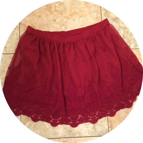 Maroon lace hollister skirt !
