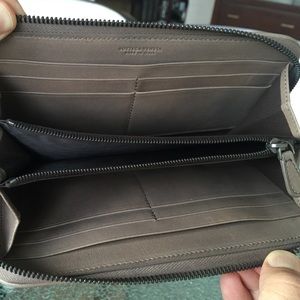 Additional pics of bottega Veneta wallet
