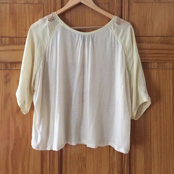 Flowy blouse for spring. FLASH SALE - Picture 3 of 4