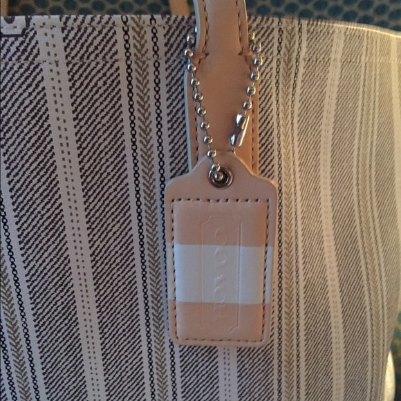 Almost brand new Coach carry all - Picture 3 of 3