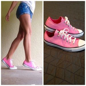 💥FLASH SALE 💥Pink Converse!