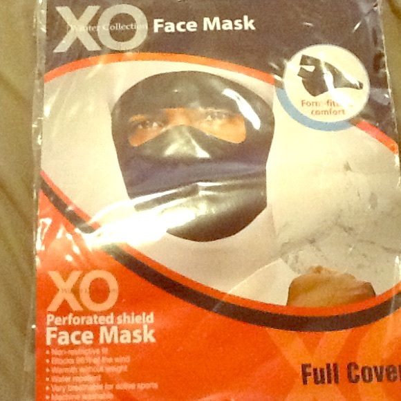 MENS/ WOMENS FACE MASK BRAND NEW FITS MOST.