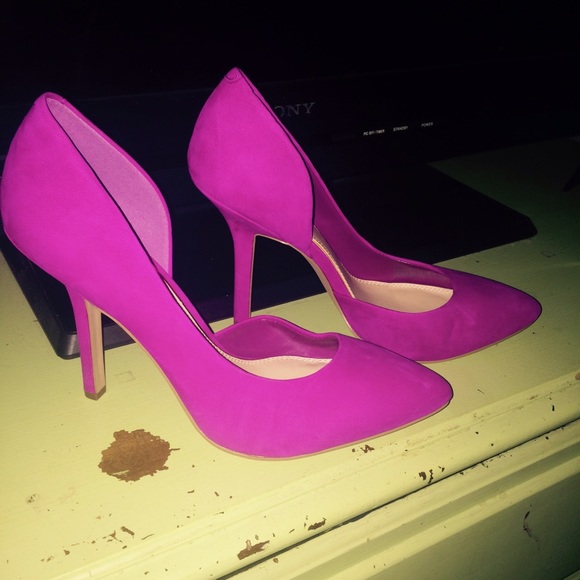 Hot pink BCBG pumps