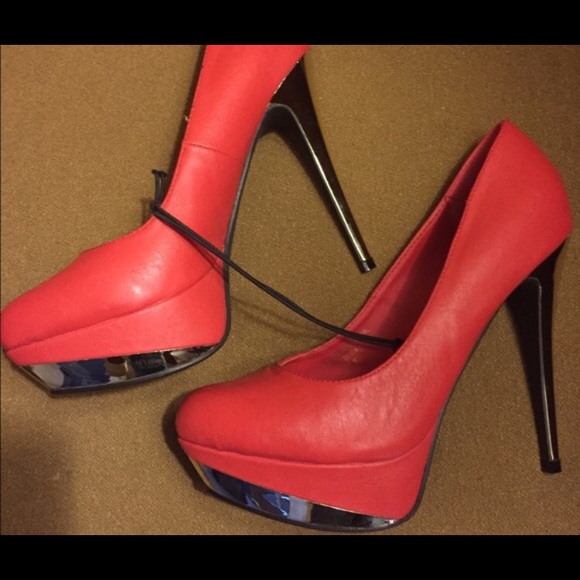 Pumps - Picture 2 of 3