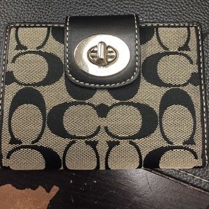💥SALE💥 Coach Wallet - Authentic