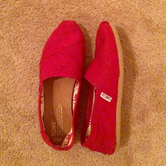 Cherry red Toms🍒