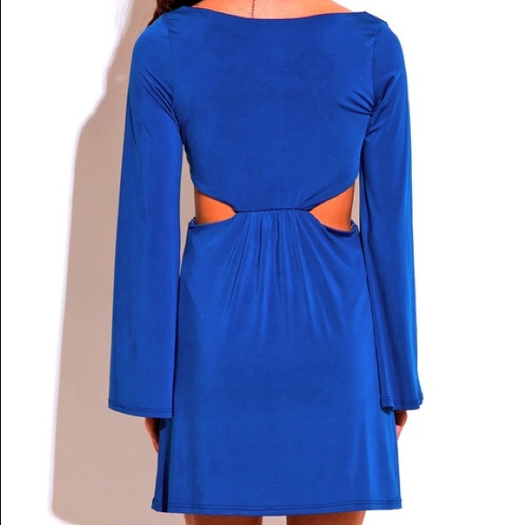 🆕🌟Host Pick🌟Blue Bell Sleeve Dress - Picture 3 of 4
