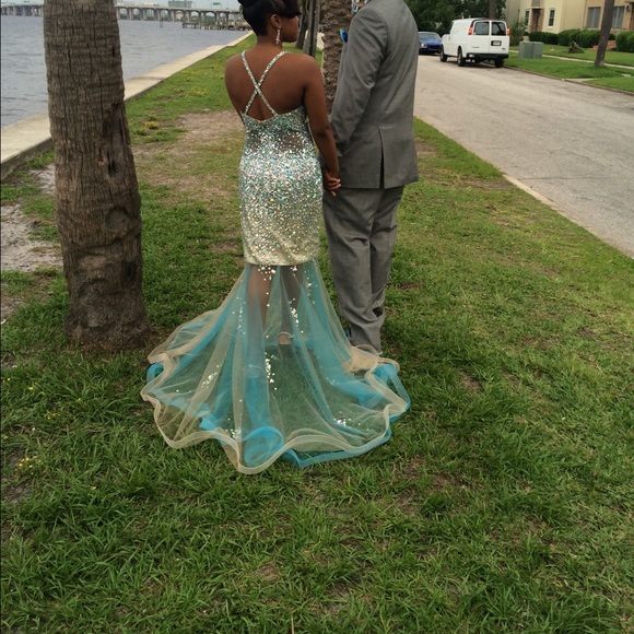 PROM DRESS - Picture 3 of 3