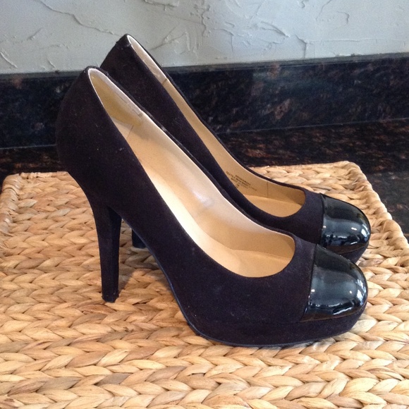Guess black suede pumps with patent toe