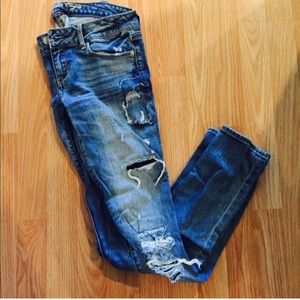 American Eagle Destroyed Jeans size 4!