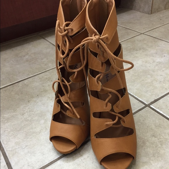 Tan Heels 😍