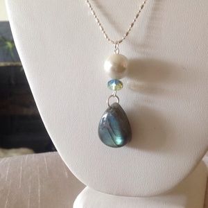 🌺Gorgeous Labradorite Sterling Silver Pendant 🌺