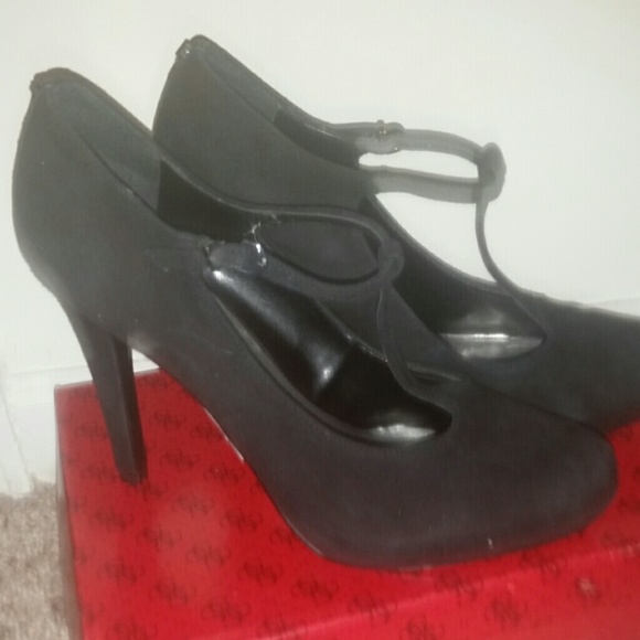 Guess black suede heels