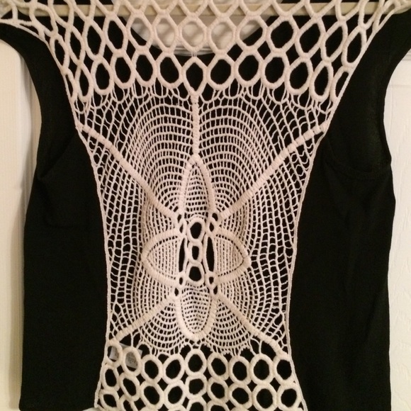 ❌SOLD❌Never Look Back Crochet Top - Picture 4 of 4