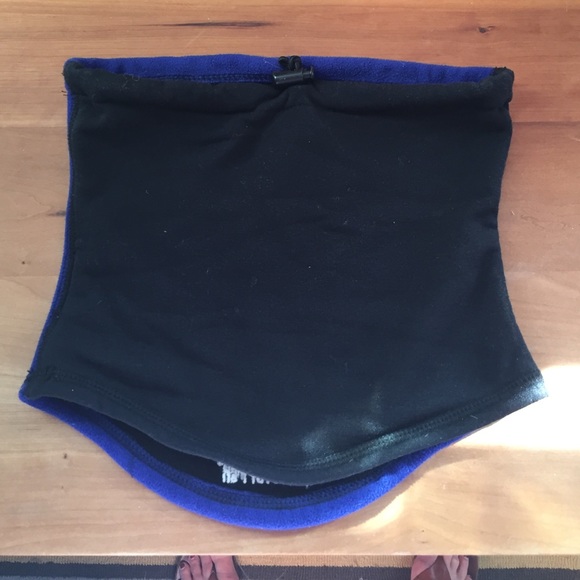 SOLD. North Face wind stopper Neck Warmer - Picture 2 of 3