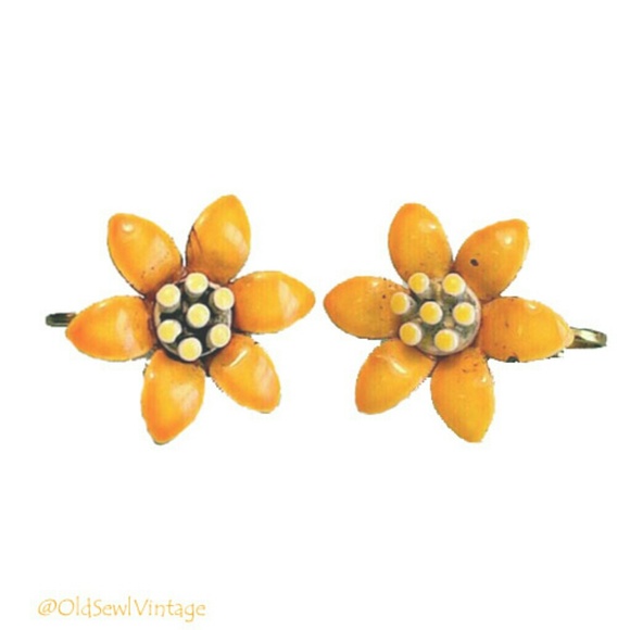 Vintage Jewelry - Vintage Orange Flower Earrings Boho screw back
