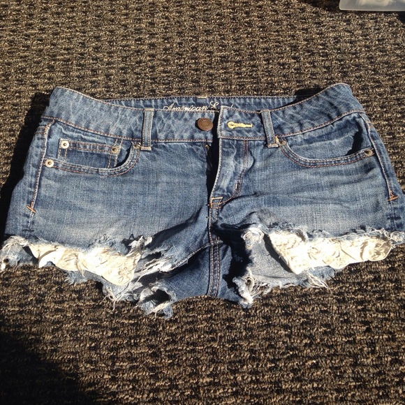 American eagle denim shorts with crocheted pockets