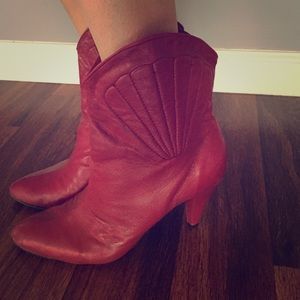 Urban outfitters booties size 6
