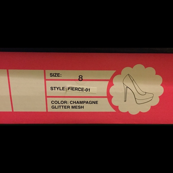 Gold Heels - Picture 4 of 4