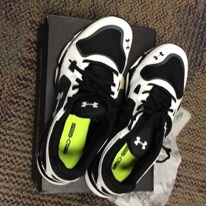 Under armour team spine evo shoes