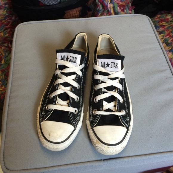 Black converse size 6 women's 4 men's