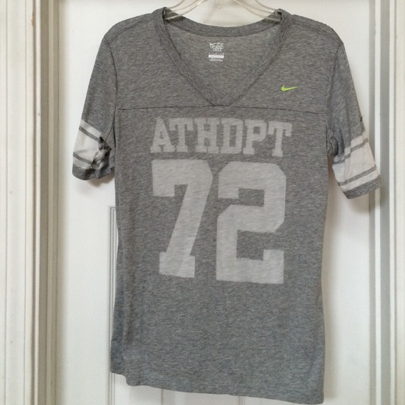 Nike v neck size large
