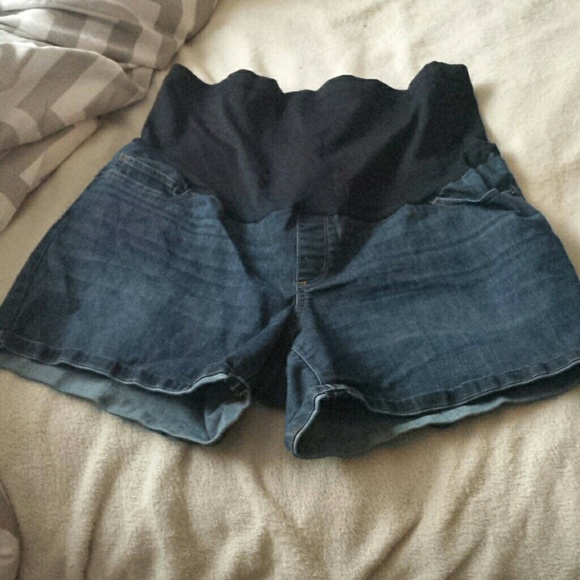 Over the belly maternity shorts