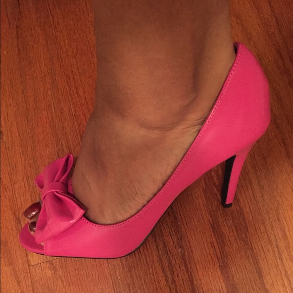 Adorable Pink Feminine Shoes!! - Picture 4 of 4