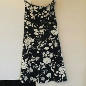Black & white floral print  strapless dress!