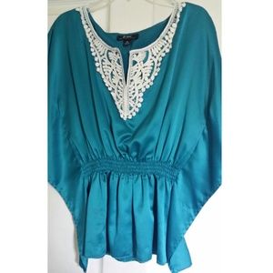 Beautiful silky teal top.