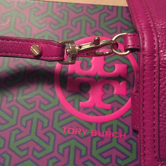Authentic Tory Burch Amanda Smart Phone Wristlet - Picture 3 of 3