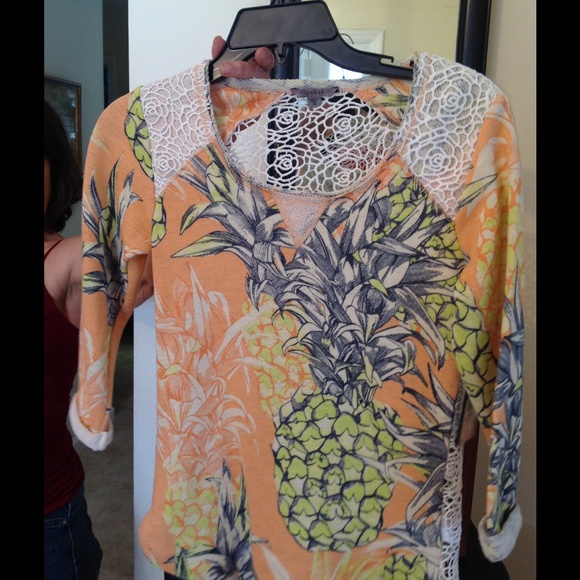 Guess Tropical 3/4 Top NWT