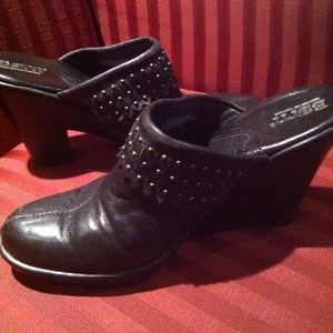 Black leather Born Clogs