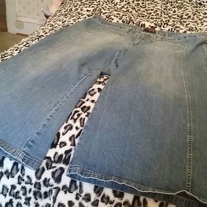 Wide leg jean capri