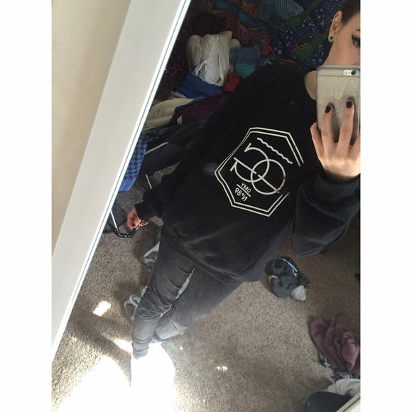 black obey crewneck