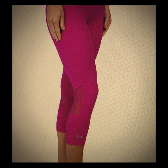 🎈Under Armour Stunner Stretch Woven Capri