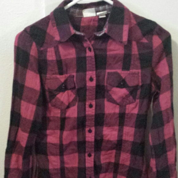 Plaid button down shirt size small brand: Mudd