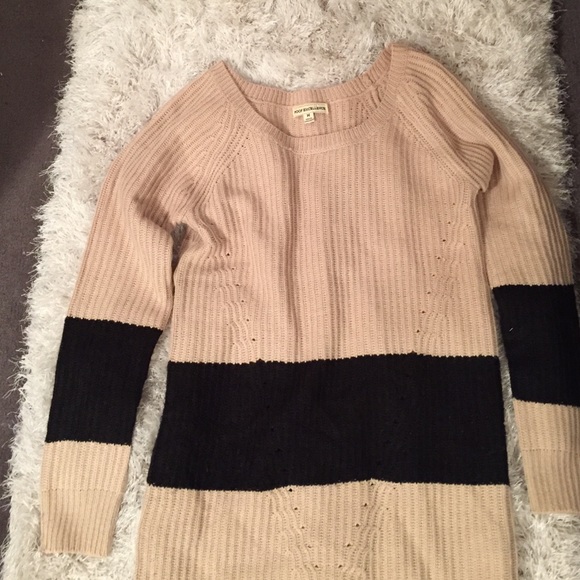 ❌SOLD IN BUNDLE❌ Like new sweater 💕 - Picture 2 of 3