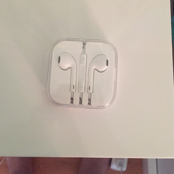 Apple earphones