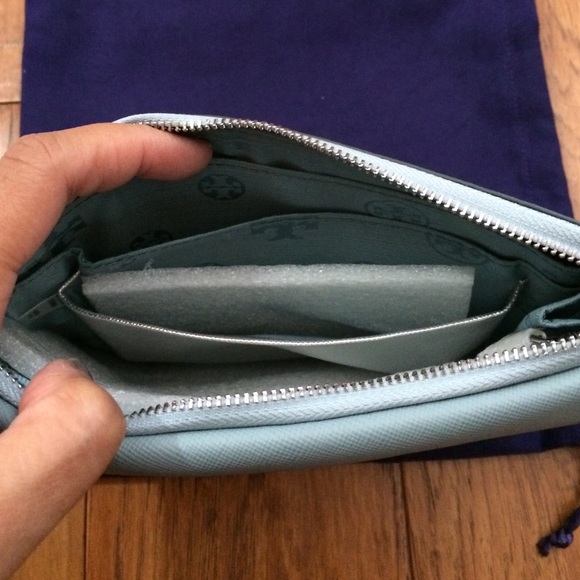 NWT metallic color block large wristlet - Picture 2 of 4