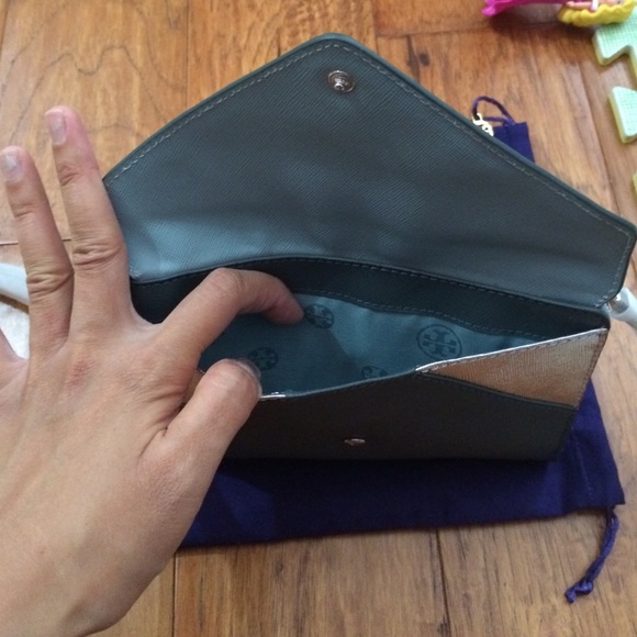 NWT metallic color block large wristlet - Picture 3 of 4