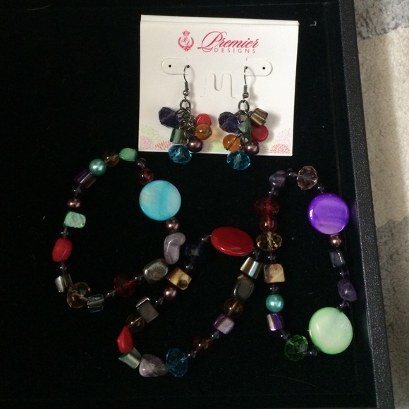 Necklace and bracelet set