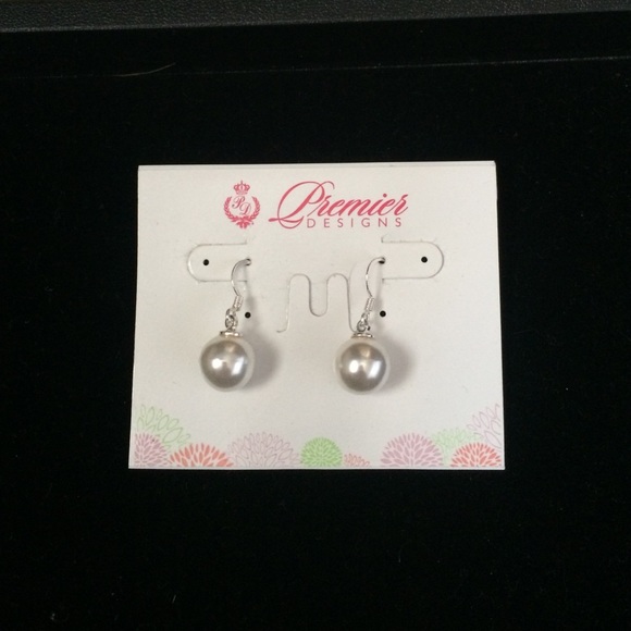 Pearl dangle earrings