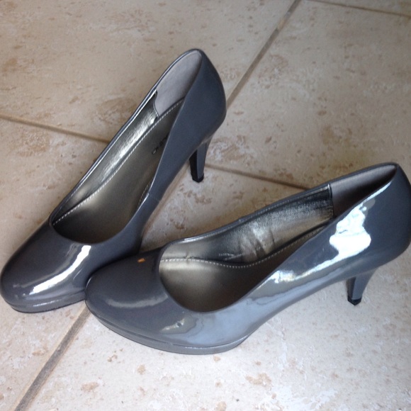 Brand New Grey Bandilino Heel Pumps