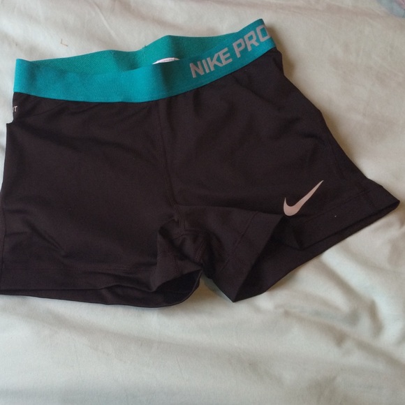 SOLD! Nike pros!
