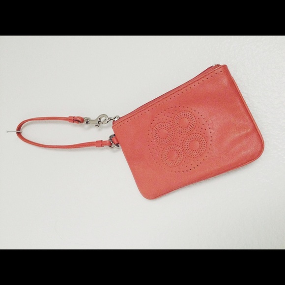 Coach wristlet pink color like new - Picture 1 of 3