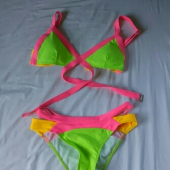 Brand new strappy bikini!